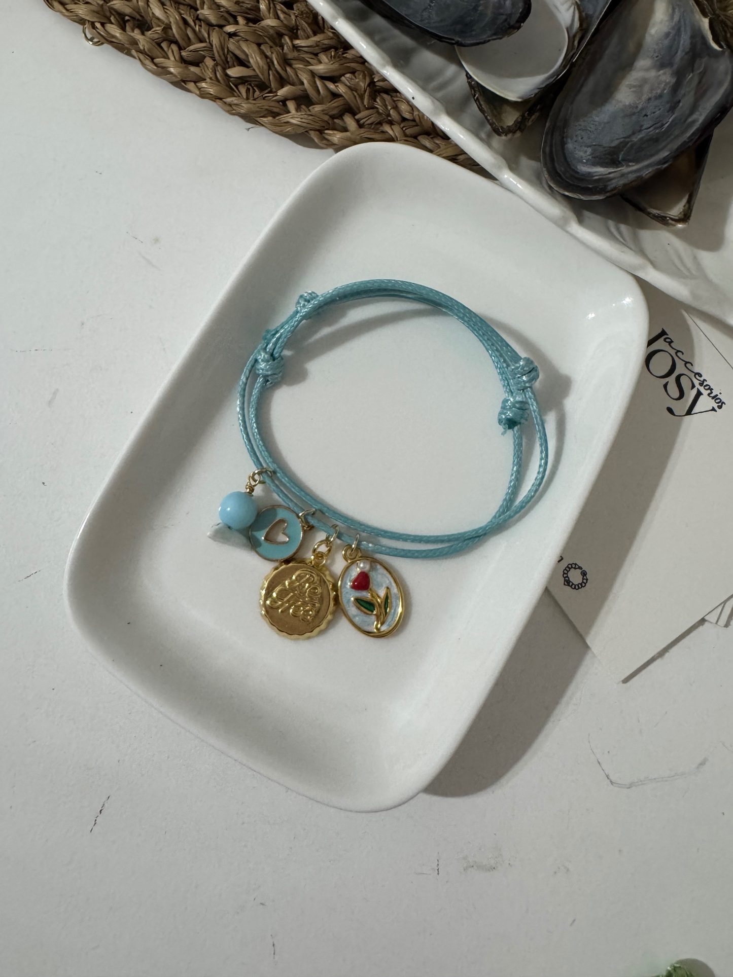 Pulseras en Hilo con Dijen