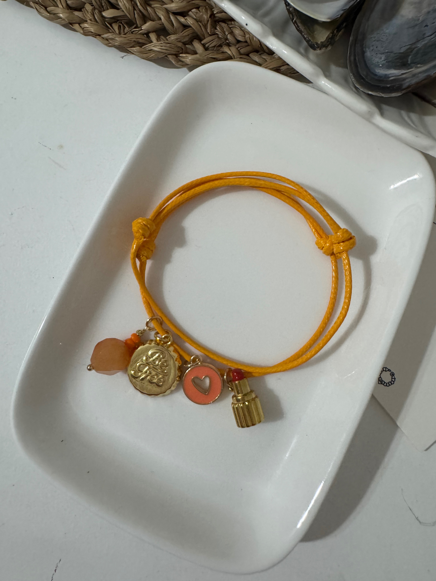 Pulseras en Hilo con Dijen