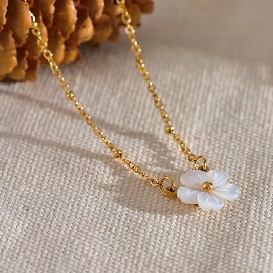 Collar Flor Blanca