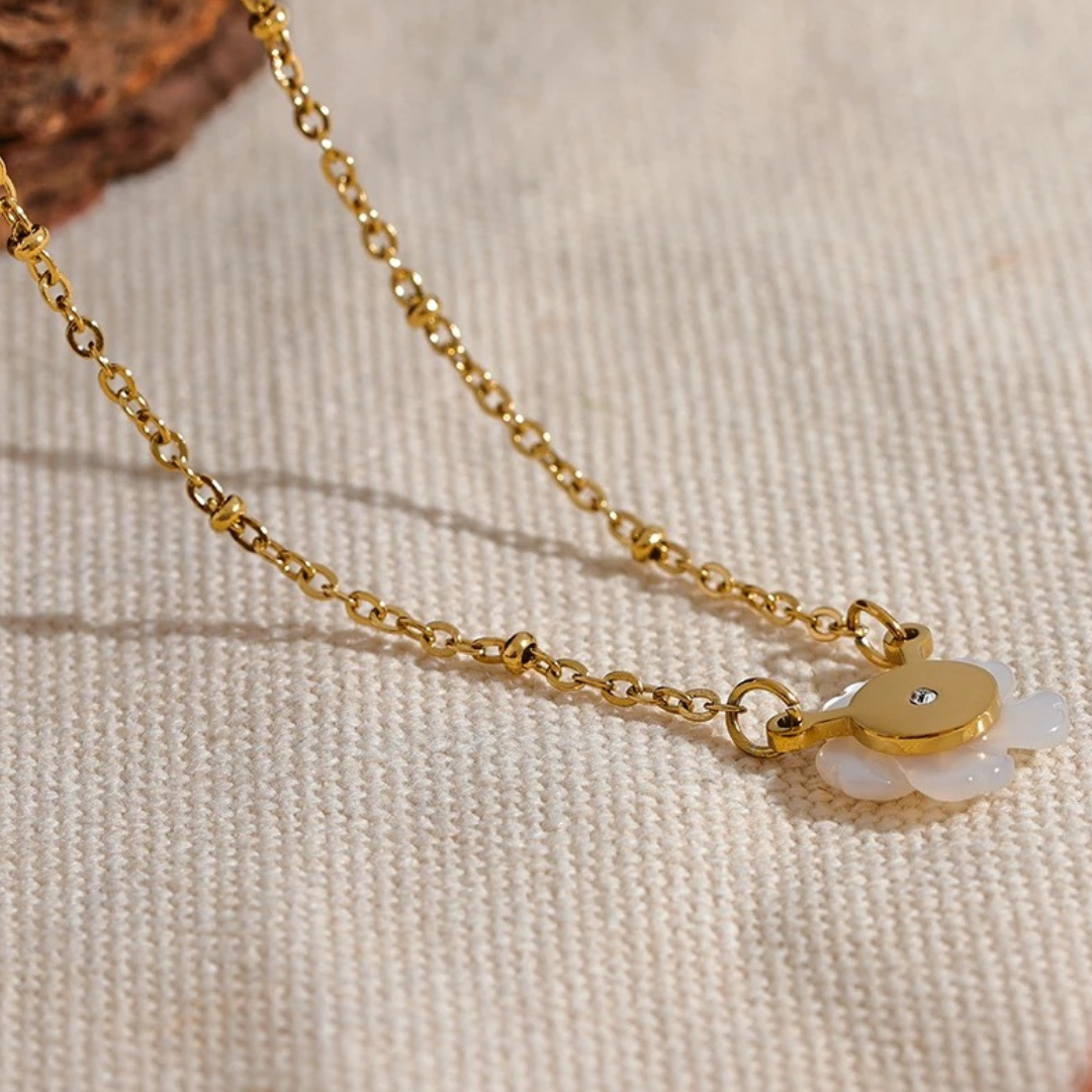 Collar Flor Blanca